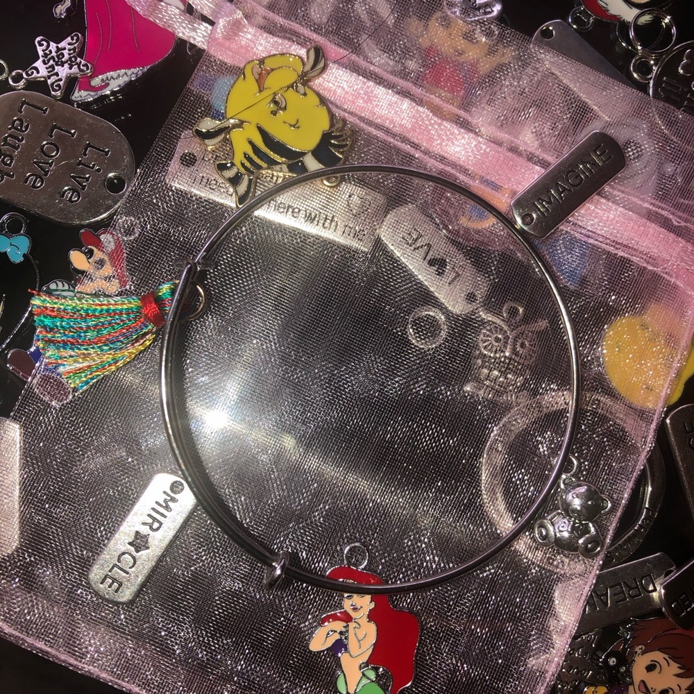 Charm bracelets - Picture 6 of 7